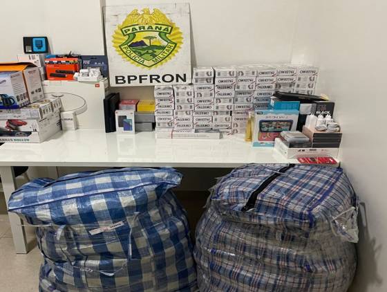 BPFRON apreende cigarros e mercadorias estrangeiras em ônibus em Santo Antônio do Sudoeste