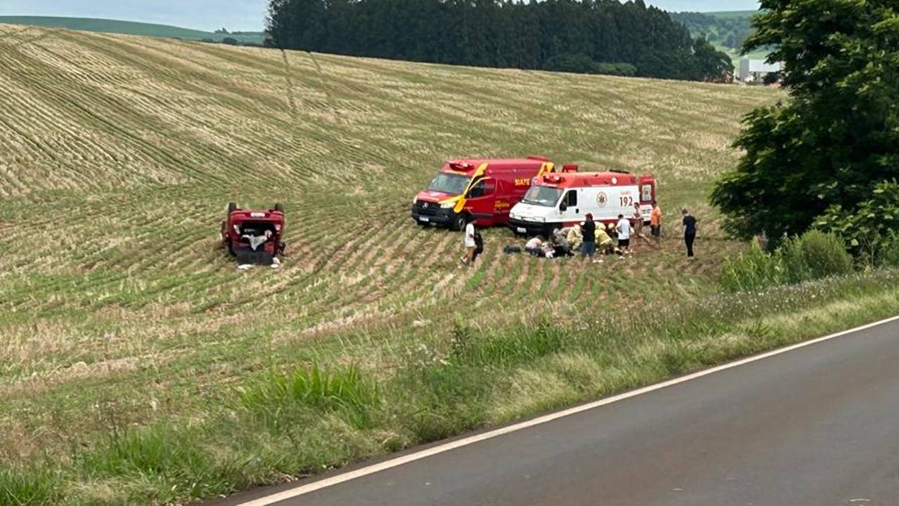 Cinco jovens ficam feridos em grave acidente na PR-562 em Coronel Vivida