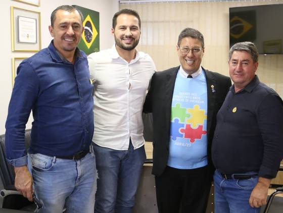 Lideranças de Pinhal de São Bento cumprem agenda em Curitiba com deputados Paulo e Adão Litro