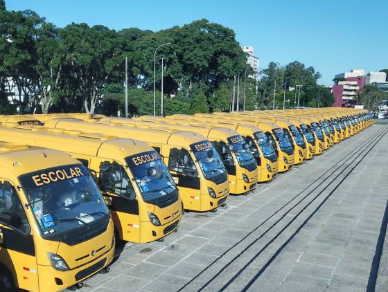 Governo do Paraná entrega ônibus escolares para rede pública em cinco cidades do sudoeste paranaense