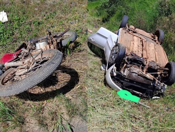 Criança fica ferida após carro capotar na BR-280