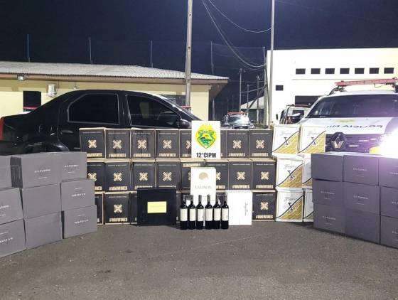 Vinhos argentinos contrabandeados são apreendidos na PR-449 em Palmas: Dois homens são presos
