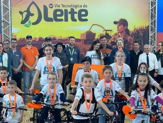 Clube da Bezerra incentiva crianças na atividade leiteira e premia os “pequenos produtores”