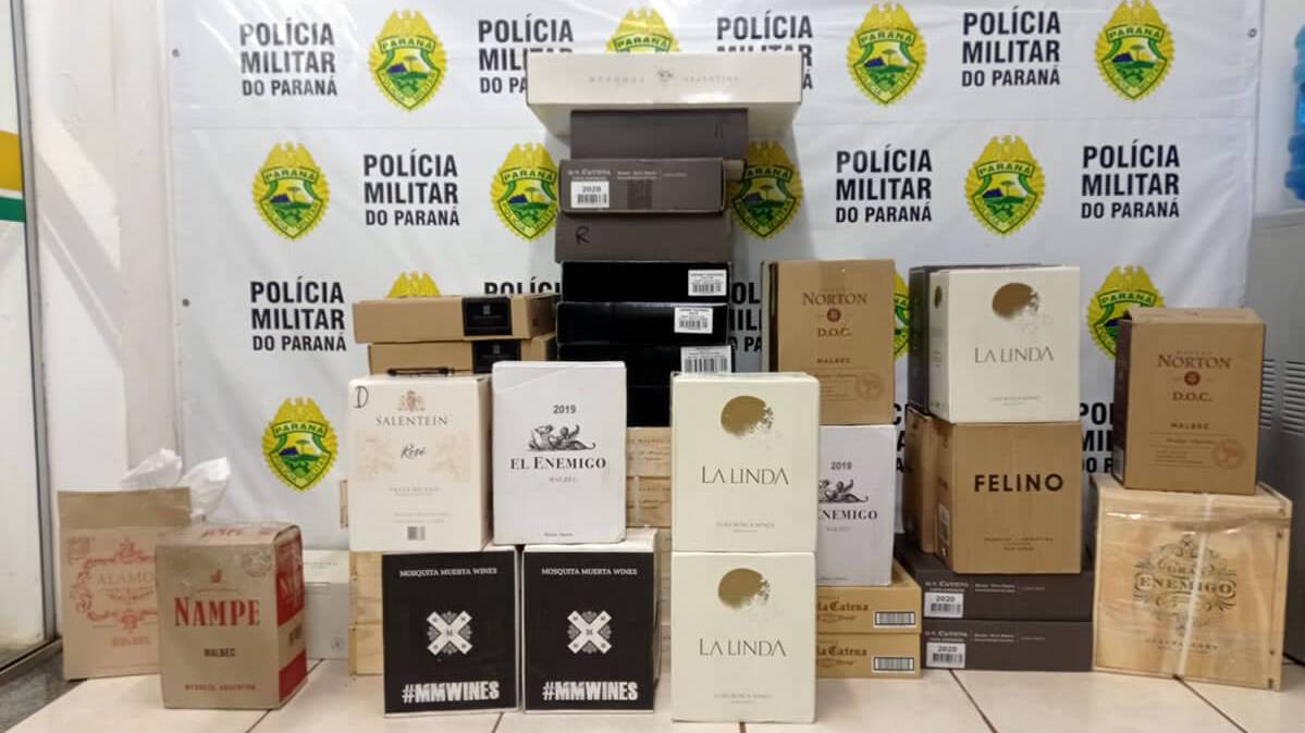 Polícia Militar apreende veículo carregado com contrabando de vinho em Santo Antônio do Sudoeste