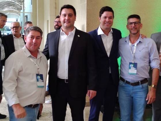 Prefeito de Pinhal de São Bento e Presidente da Câmara participam do Fórum de Gestores Públicos