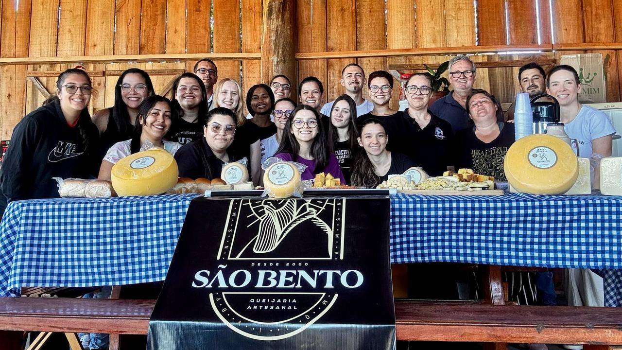 Queijaria São Bento abre portas para futuros veterinários e nutricionistas da UFFS