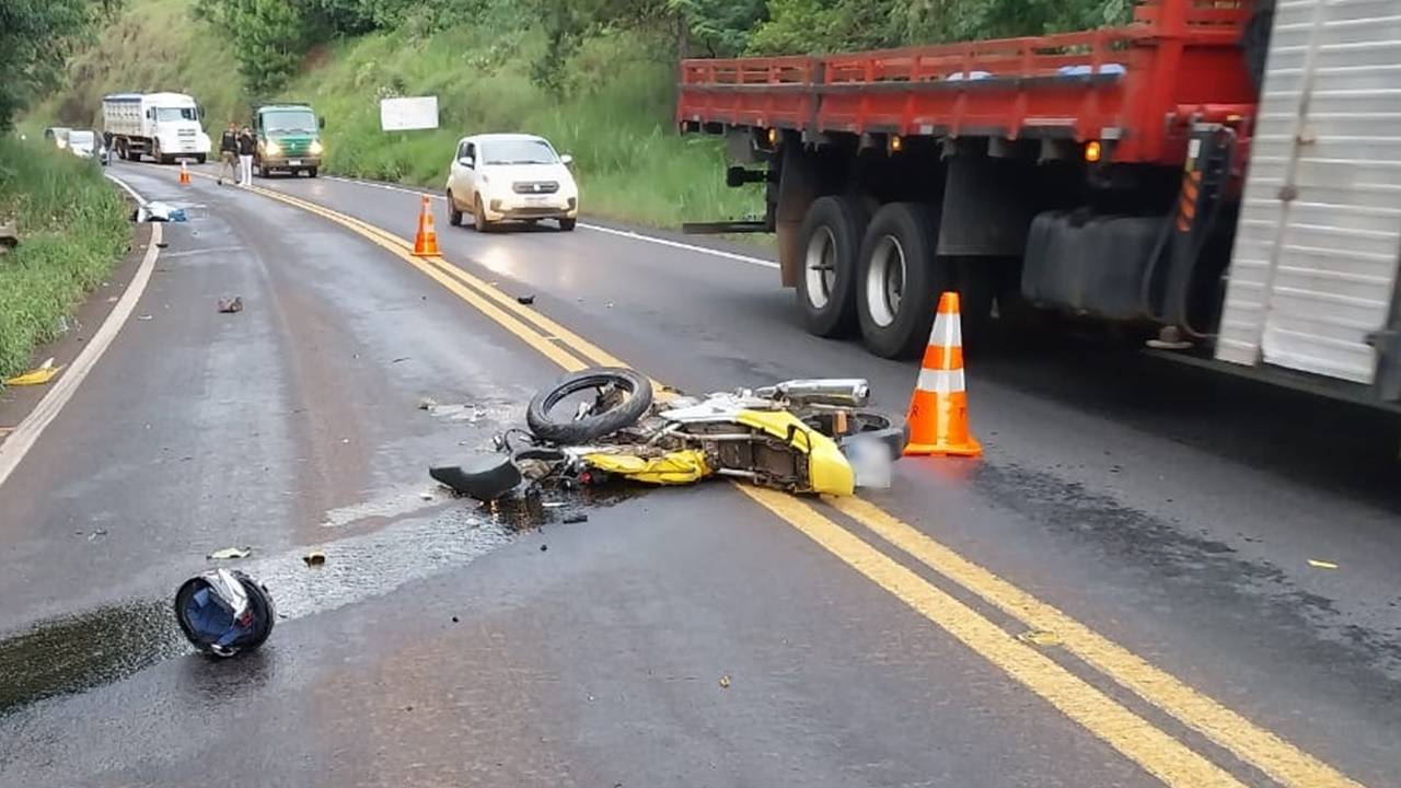 Motociclista morre em grave colisão com caminhão na PR-180 em Francisco Beltrão