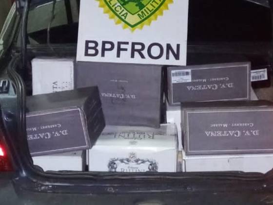 BPFRON apreende veículo carregado com vinho em Santo Antônio do Sudoeste