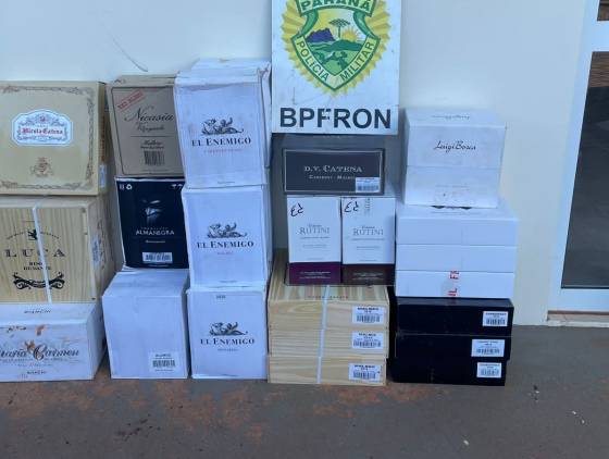 BPFRON apreende carro carregado com bebidas estrangeiras em Santo Antônio do Sudoeste