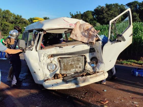 Cinco pessoas ficam feridas em acidente na PR-281 em Santa Izabel do Oeste
