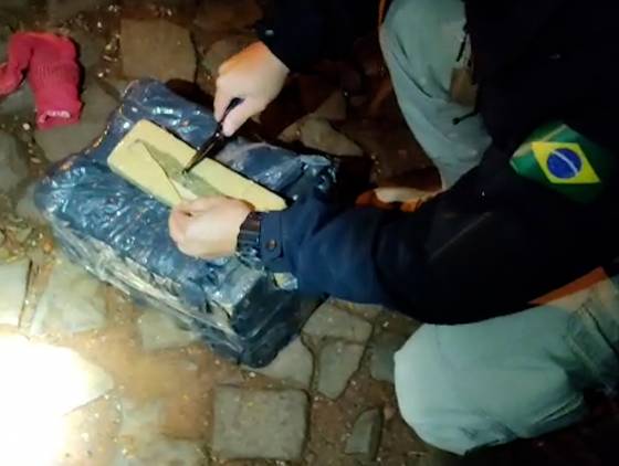PRF apreende 18 Kg de maconha na BR-158 em Pato Branco