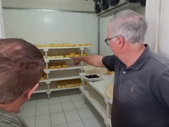 Parceria impulsiona qualidade na produção leiteira da Queijaria São Bento