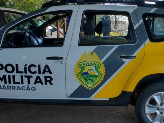 Homem é apreendido portando machado em frente a colégio em Barracão