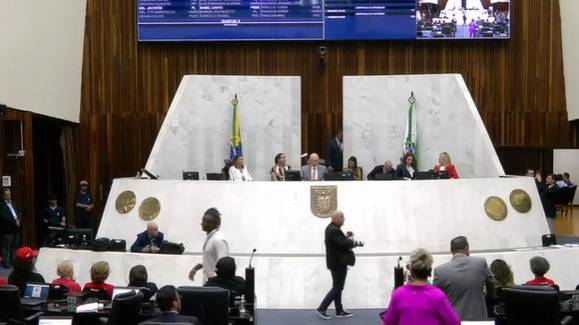 Bancada da Bala "nega fogo", e PT lidera defesa de PMs em PL de reestruturação da carreira na PM