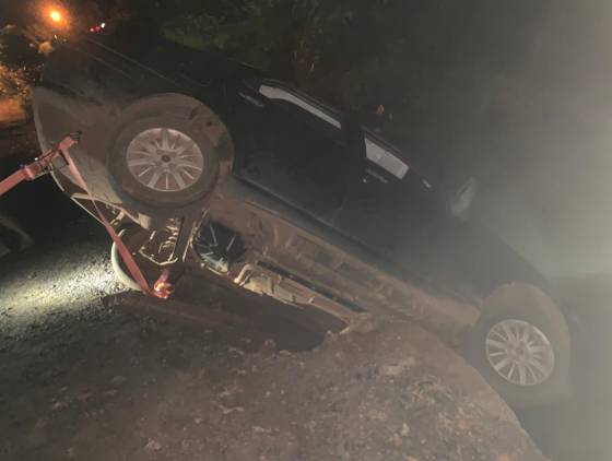 Veículo cai no Rio Jirau Alto, em Dois Vizinhos; Motorista não se feriu