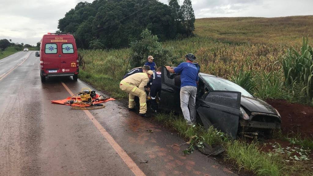 Fisioterapeuta que atende em Coronel Vivida sofre acidente na BR-158