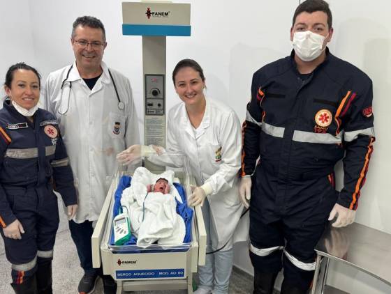 Gêmeos nascem em ambulância do SAMU durante transferência hospitalar em Pinhal de São Bento