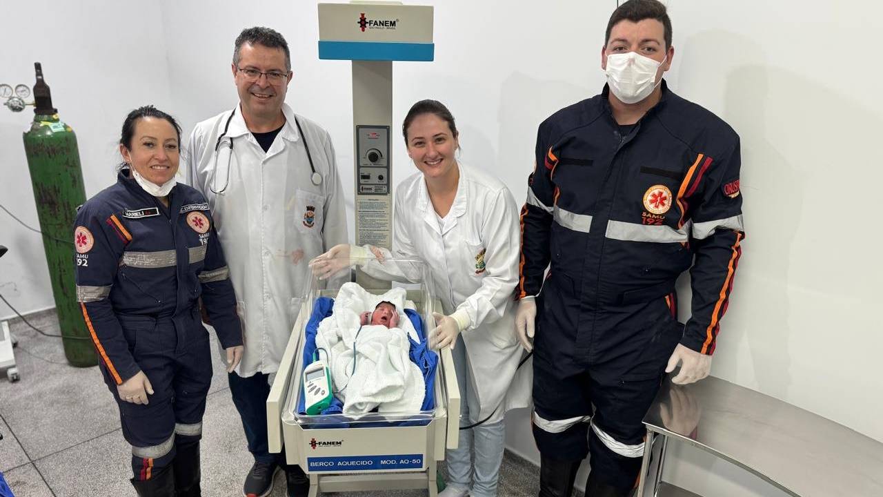 Gêmeos nascem em ambulância do SAMU durante transferência hospitalar em Pinhal de São Bento