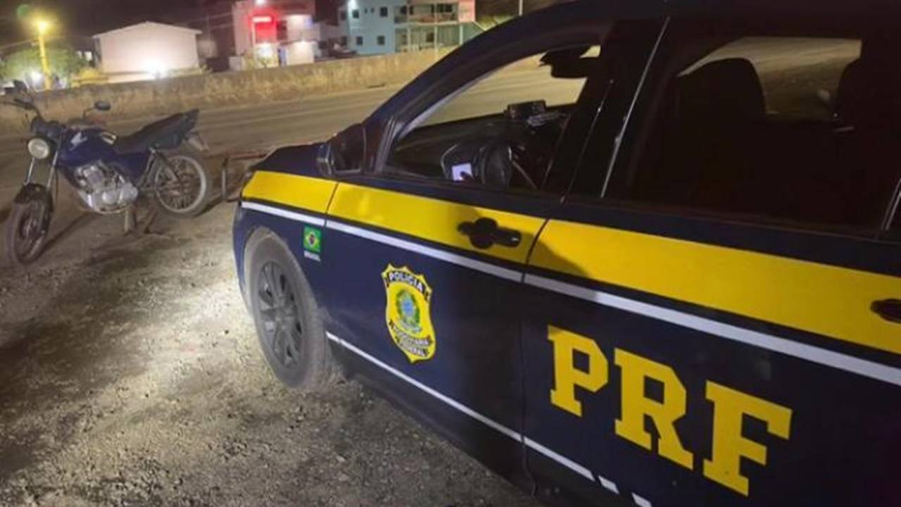 PRF apreende motocicleta avaliada em torno de R$7 mil que estava com débitos de mais de R$73.000,00