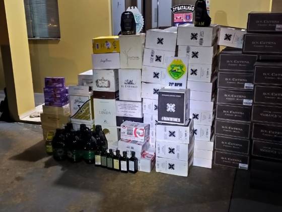 Polícia Militar realiza operação contra descaminho e apreende carga de vinho na região de Ampére