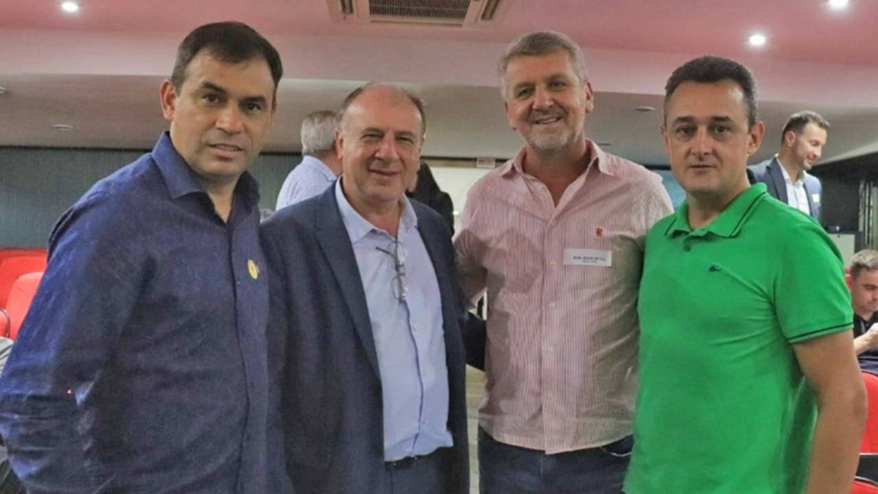 Prefeito de Bom Jesus do Sul busca recursos em Curitiba