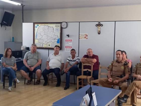 Reunião em Pinhal de São Bento discute segurança nas escolas