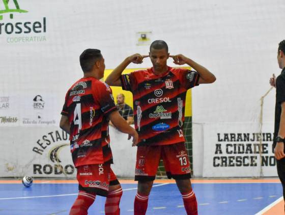 Ampére Futsal pressiona mais é derrotado pelo Operário Laranjeiras na Série Ouro