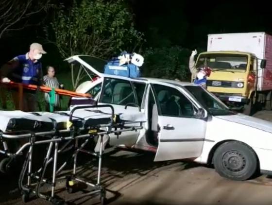 Acidente entre dois carros deixa duas pessoas feridas na PR-483 em Francisco Beltrão