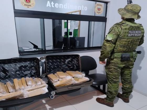 Nervosismo e contradições levam à prisão de homem com 30kg de maconha em ônibus no Paraná