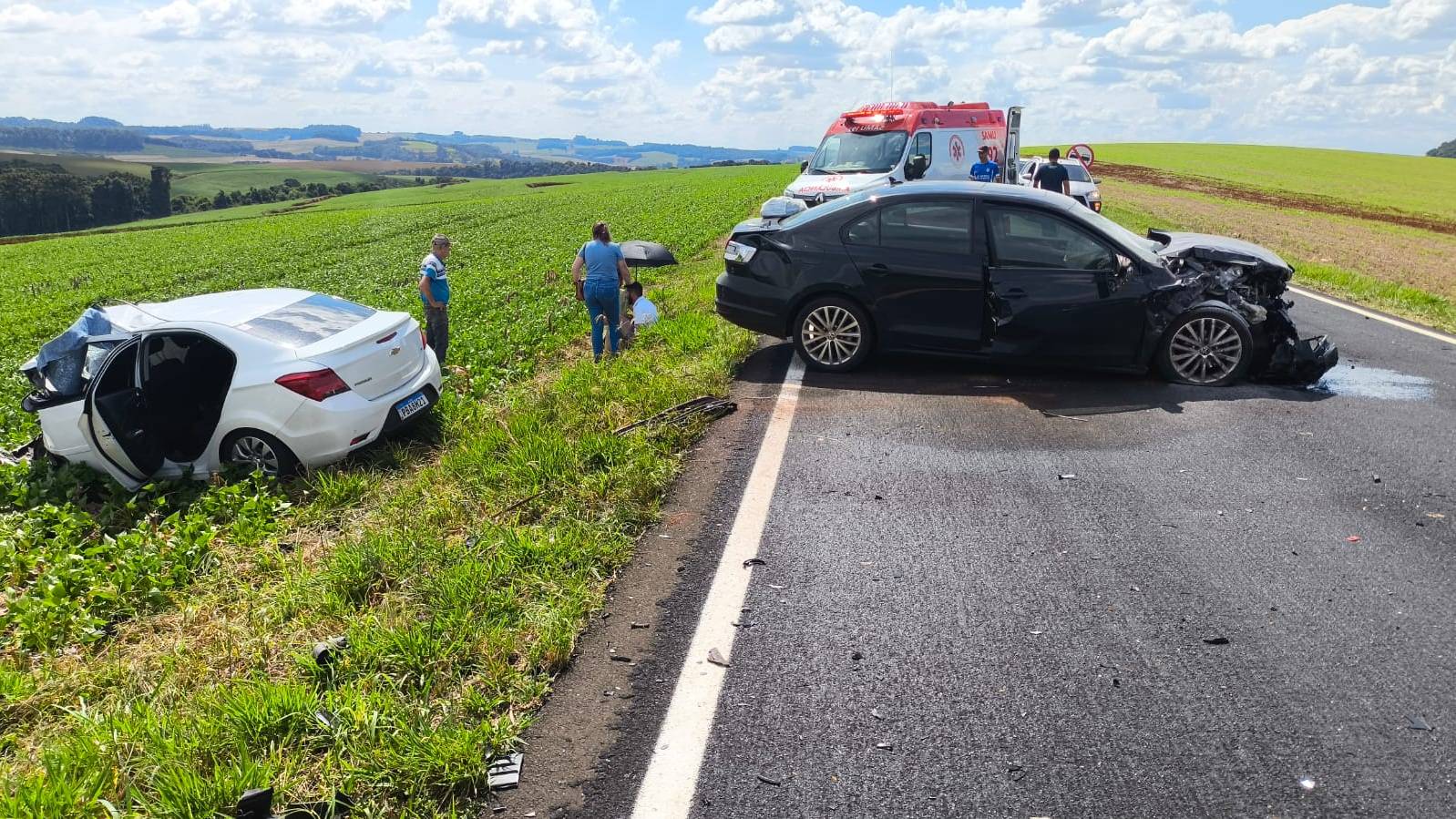Colisão frontal na PR-493, deixa uma mulher morta e uma criança ferida em Itapejara do Oeste