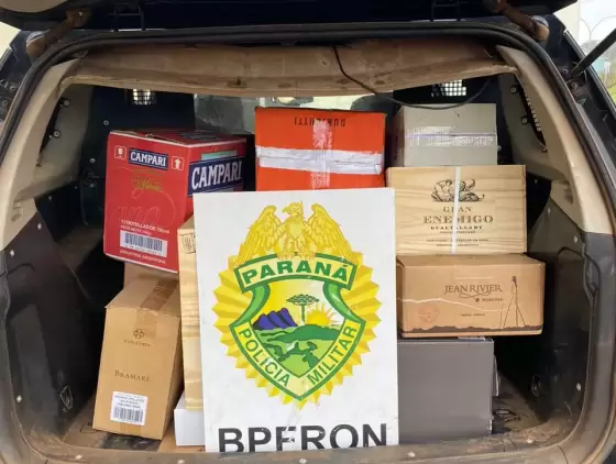 BPFRON apreende 12 garrafas de bebidas estrangeiras em Santo Antônio do Sudoeste