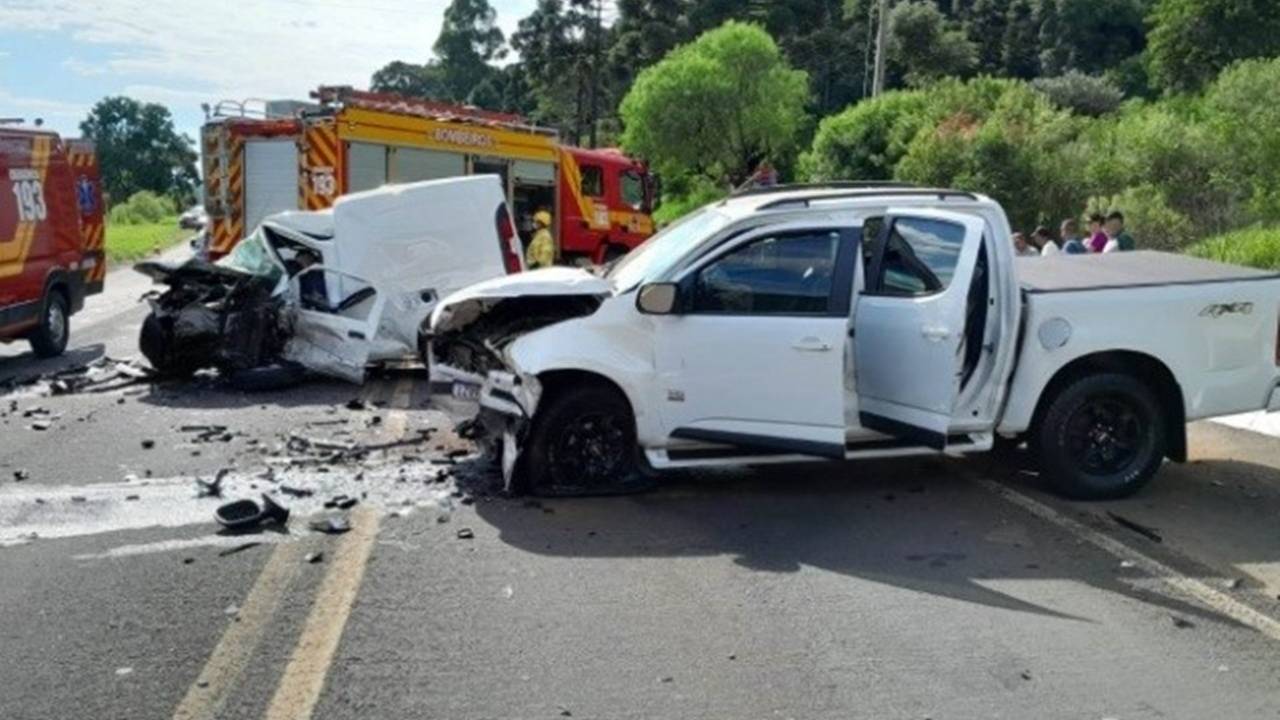 Motorista morre em colisão envolvendo três veículos na BR-282
