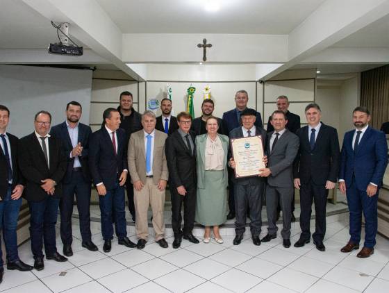 Elcio Tomazoni recebe título de cidadão honorário de Francisco Beltrão