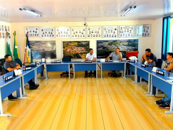 Câmara de Pinhal aprova abertura de crédito adicional e indicações de vereadores