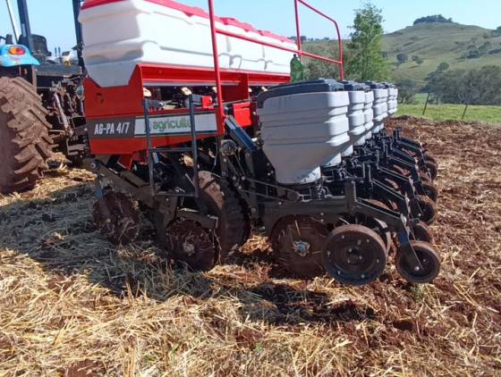 Comunidade da cabeceira do pinhal recebe nova plantadeira para Patrulha Agrícola