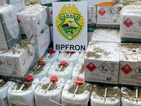 BPFRON apreende caminhão carregado com cigarros e agrotóxicos em Santo Antônio do Sudoeste