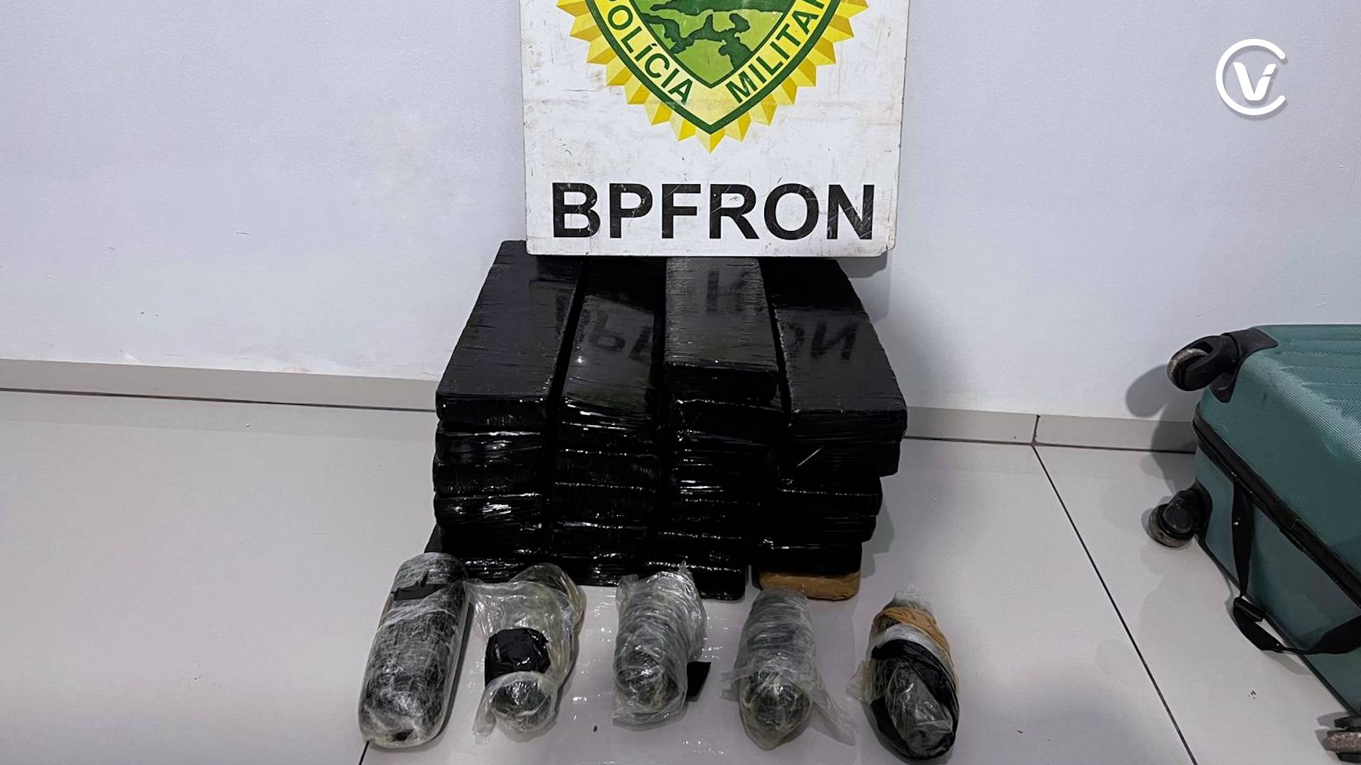 BPFRON apreende quase 30kg de drogas em ônibus interestadual em Realeza
