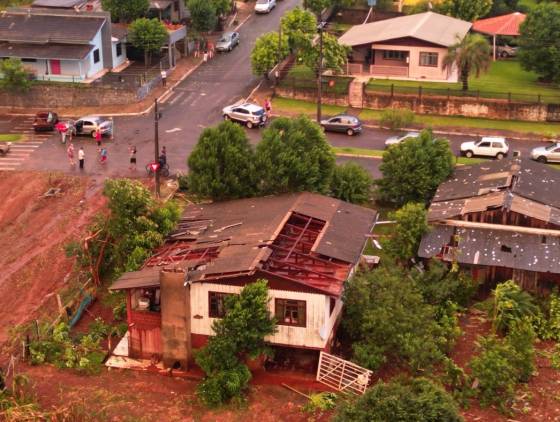Tornado causa devastação em Pinhal de São Bento: Enormes prejuízos e mobilização das autoridades