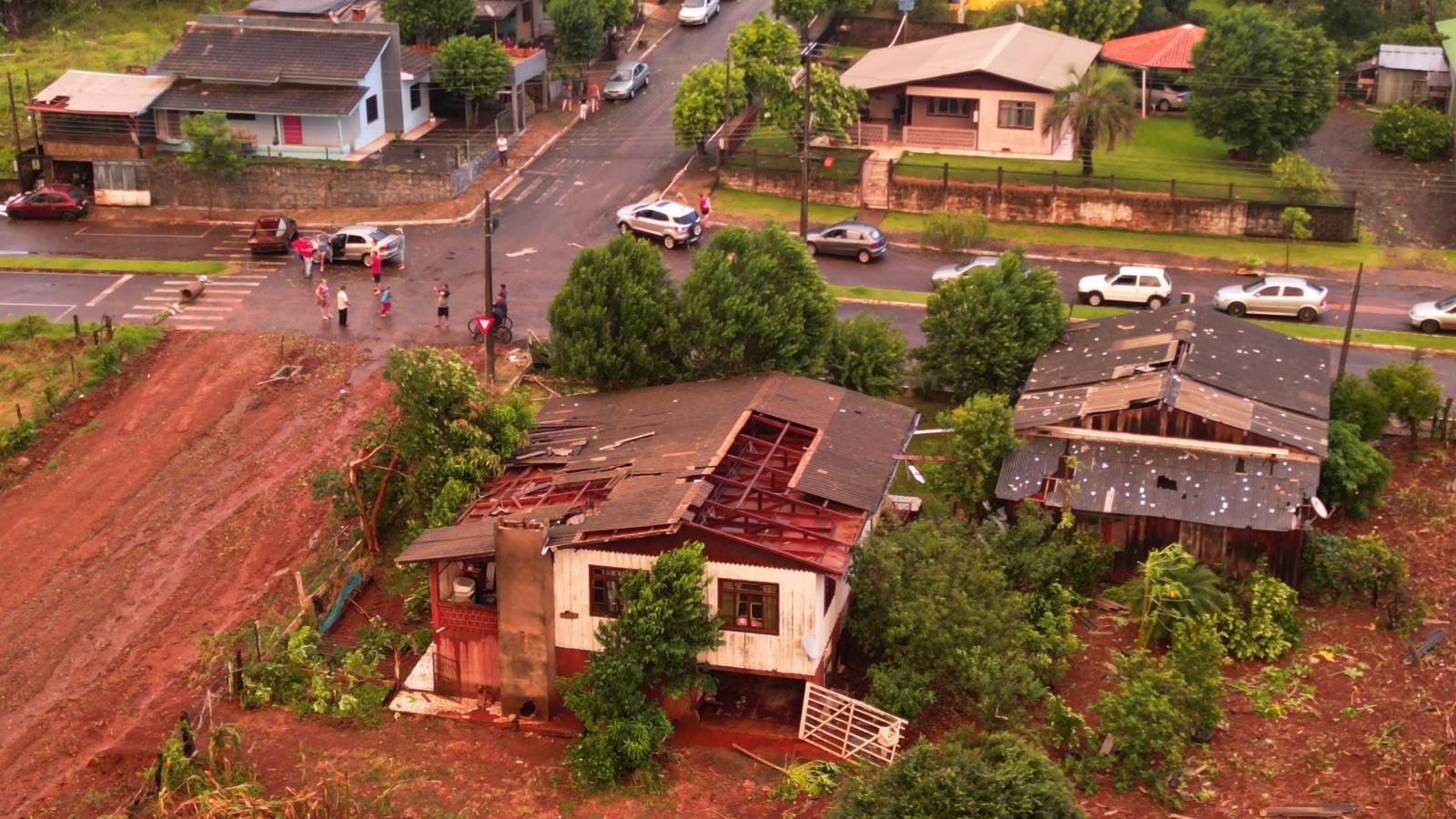 Tornado causa devastação em Pinhal de São Bento: Enormes prejuízos e mobilização das autoridades