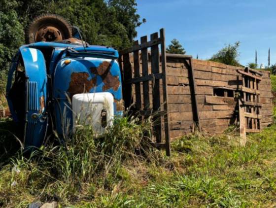 Acidente de trânsito envolvendo caminhão é registrado na PR-281 em Salto do Lontra