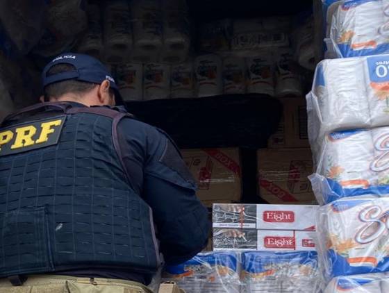 PRF apreende carga de cigarros em meio a de papel higiênico; A carga foi pega em Dionísio Cerqueira