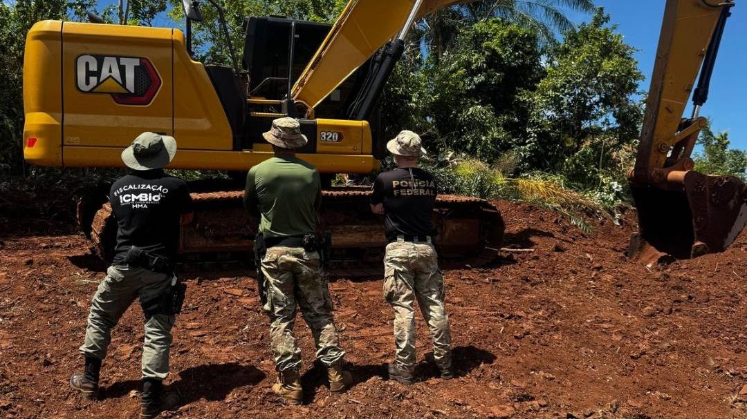 PF e ICMBio apreendem máquinas e autuam proprietário por desmatamento em área de proteção ambiental