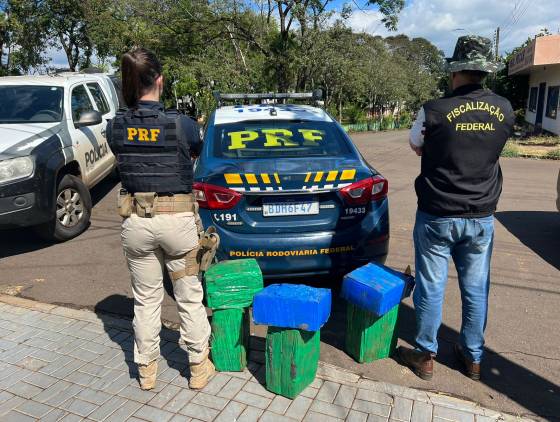 Polícia Rodoviária Federal apreende 80kg de maconha em táxi durante operação com o MAPA em Realeza