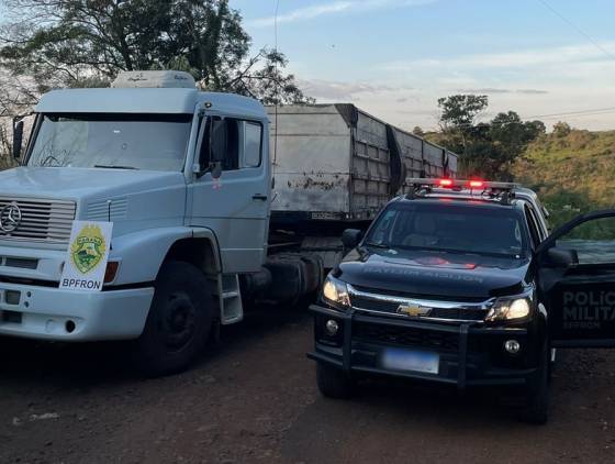 BPFRON apreende carreta carregada com cigarro em Santo Antônio do Sudoeste