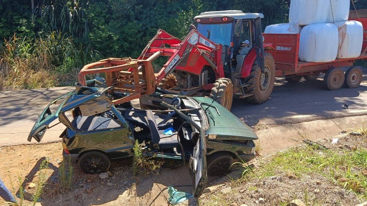 Grave acidente envolvendo carro e trator deixa duas pessoas feridas em Guaraciaba