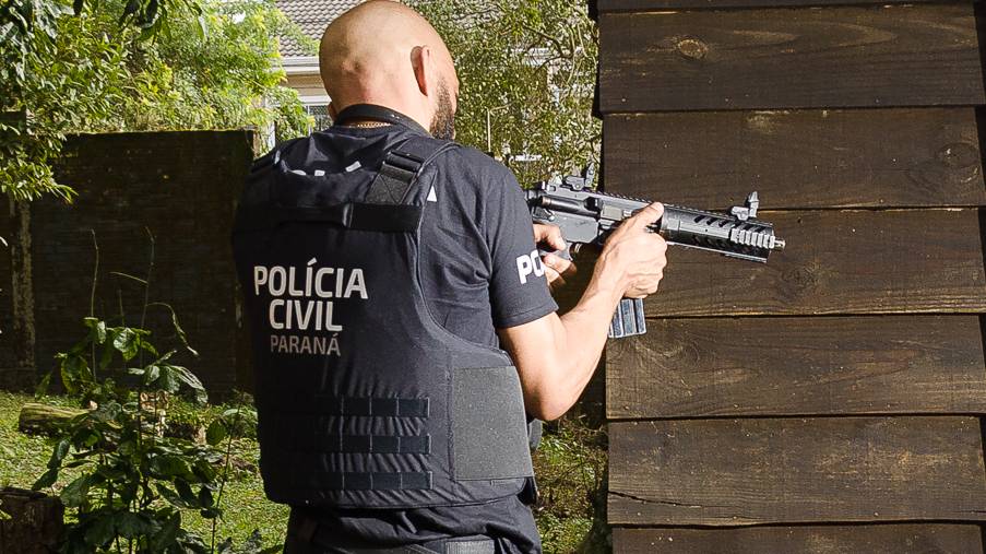 PC e PM prendem homem em flagrante por posse irregular de arma de fogo em Santo Antônio do Sudoeste